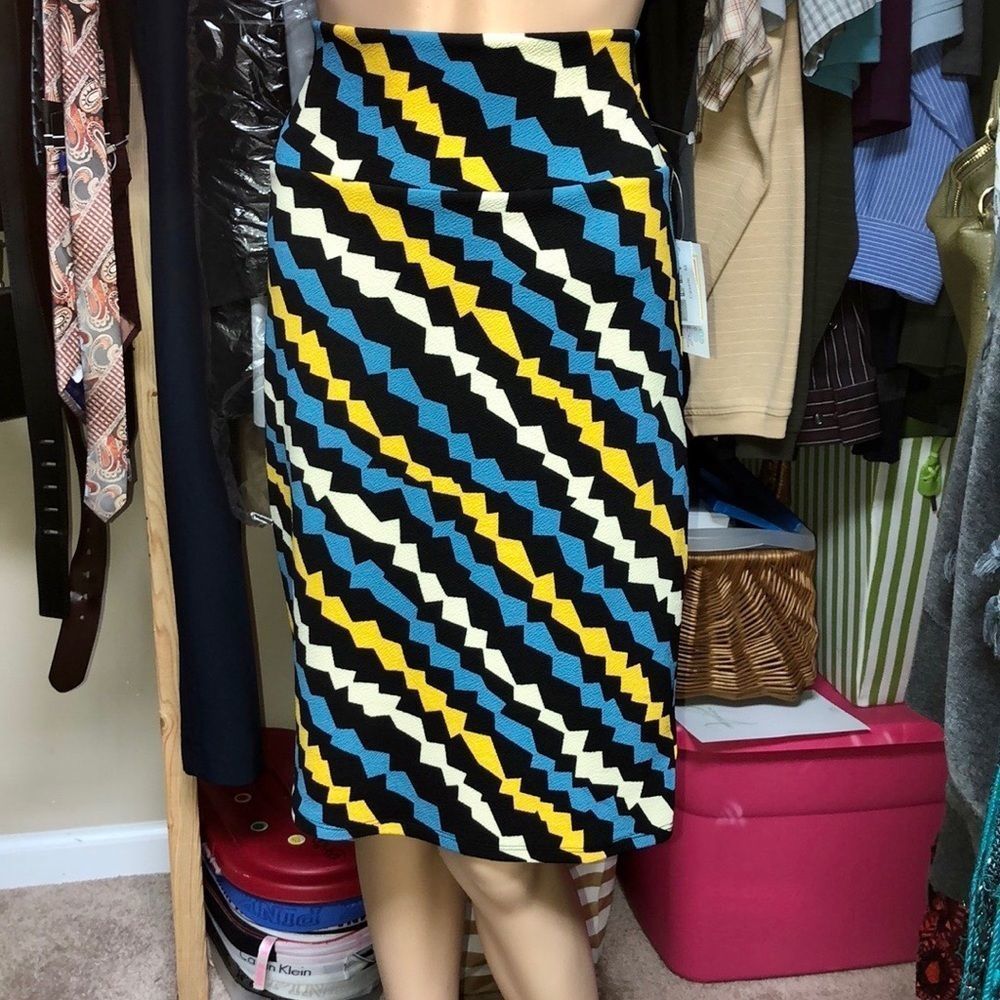 𝅺Lularoe skirt